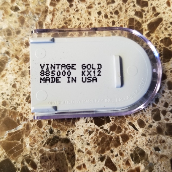 Vintage Gold: Mary Kay Eyeshadow - Picture 2 of 4